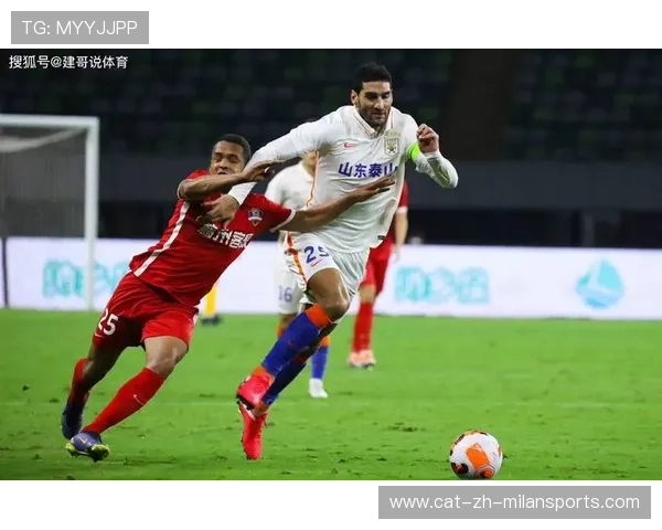 中超费莱尼头球争抢训练保持优势